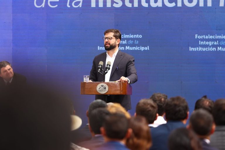 alcalde de Quillón participa en programa de fortalecimiento municipal en Santiago