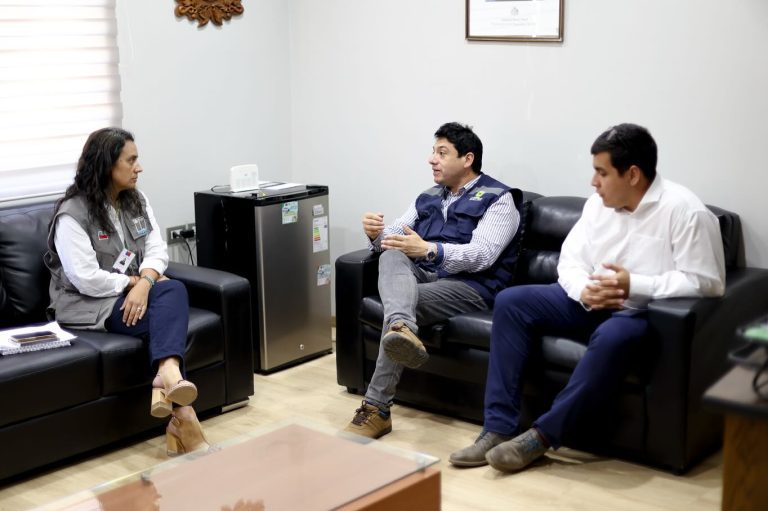 Seremi de salud de Ñuble presenta nueva guía de beneficios sociales en Quilllón