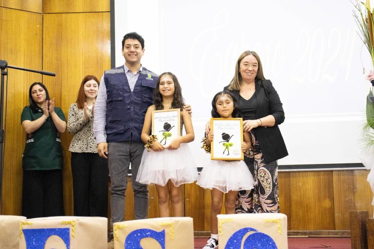 Seis pequeños egresan de la sala cuna “Rayitos de Amor” en emotiva ceremonia