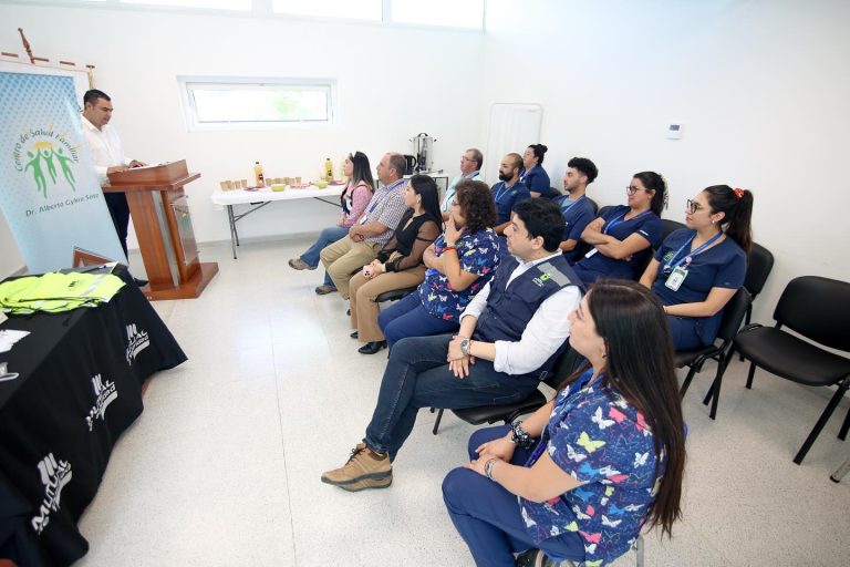Comité paritario del CESFAM Alberto Gyhra soto de Quillón recibe importante reconocimiento
