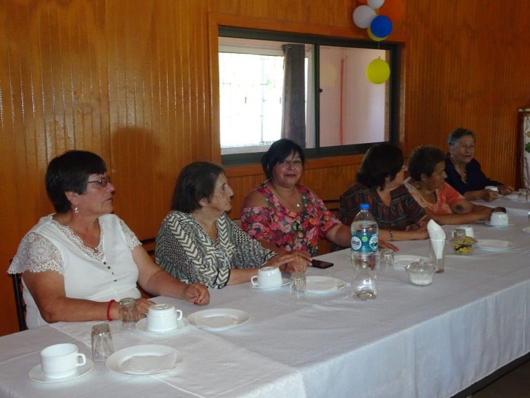 Club de adultos mayores «La Felicidad» de el Culbén se reúne con autoridades municipales para planificar el 2025