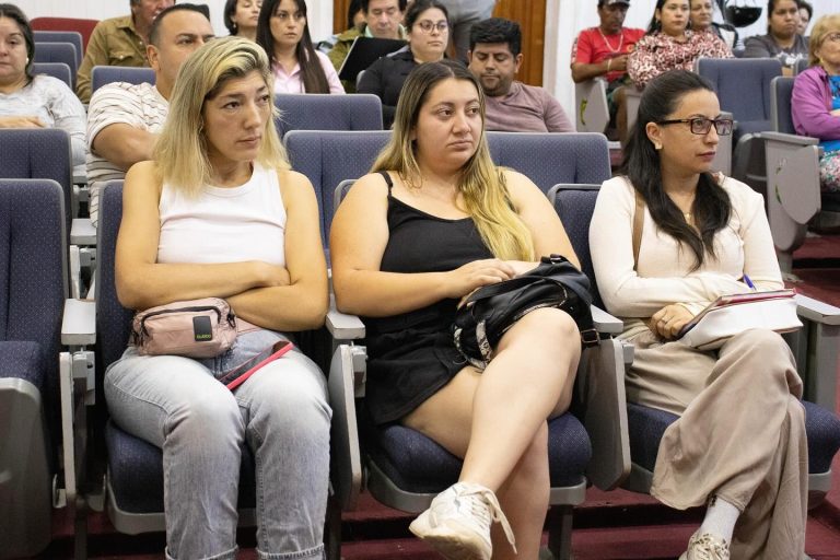 Exitosa charla sobre procesos licitatorios: Municipalidad de Quillón impulsa a emprendedores locales