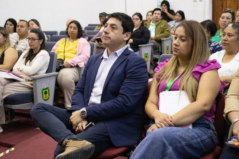 Exitosa charla sobre procesos licitatorios: Municipalidad de Quillón impulsa a emprendedores locales