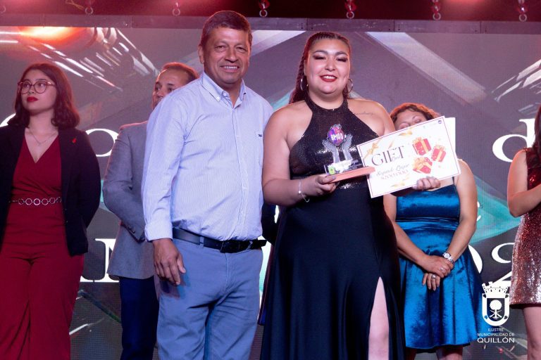 Éxito total en la sexta versión del Festival del Karaoke en Quillón