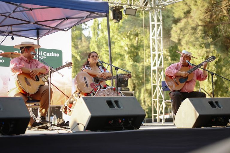 Feria Agroturística de Quillón 2025 llegó a su gran cierre con música y tradición