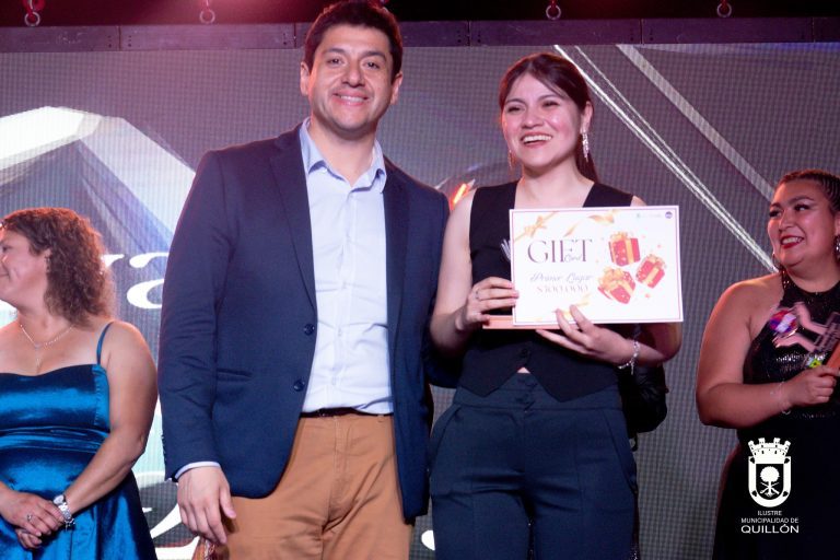 Éxito total en la sexta versión del Festival del Karaoke en Quillón