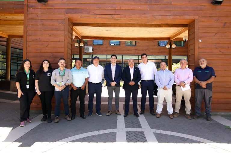 Alcaldes de Contulmo y Quillón abordan experiencias para la conservación del lago Lanalhue y la laguna Avendaño