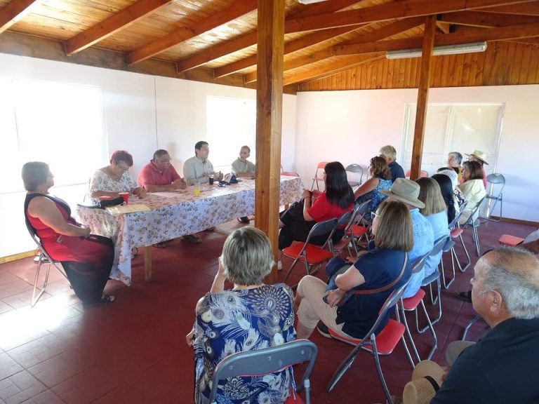 Alcalde Felipe Catalán se reúne con comunidades rurales para abordar proyectos y necesidades
