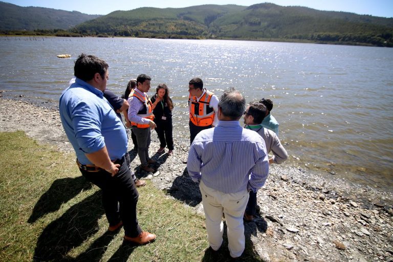Alcaldes de Contulmo y Quillón abordan experiencias para la conservación del lago Lanalhue y la laguna Avendaño