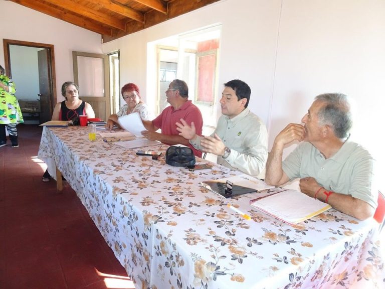 Alcalde Felipe Catalán se reúne con comunidades rurales para abordar proyectos y necesidades