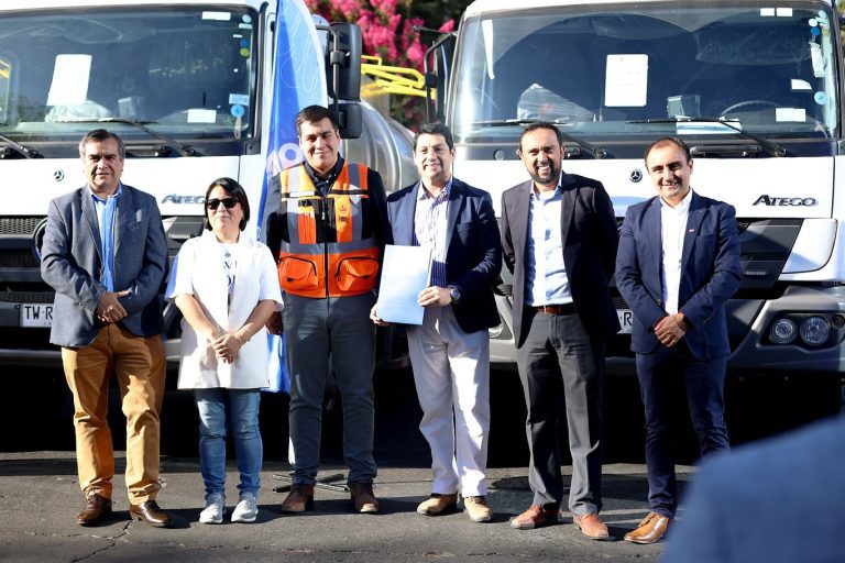 Quillón recibe moderno camión aljibe para emergencias y apoyo a bomberos