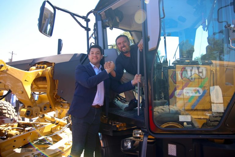Entrega de maquinaria para Quillón: una iniciativa histórica para mejorar la infraestructura comunal