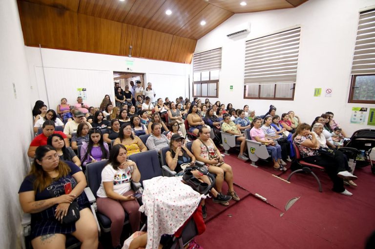 Mujeres emprendedoras de Quillón reciben apoyo y orientación en jornada organizada por SERCOTEC