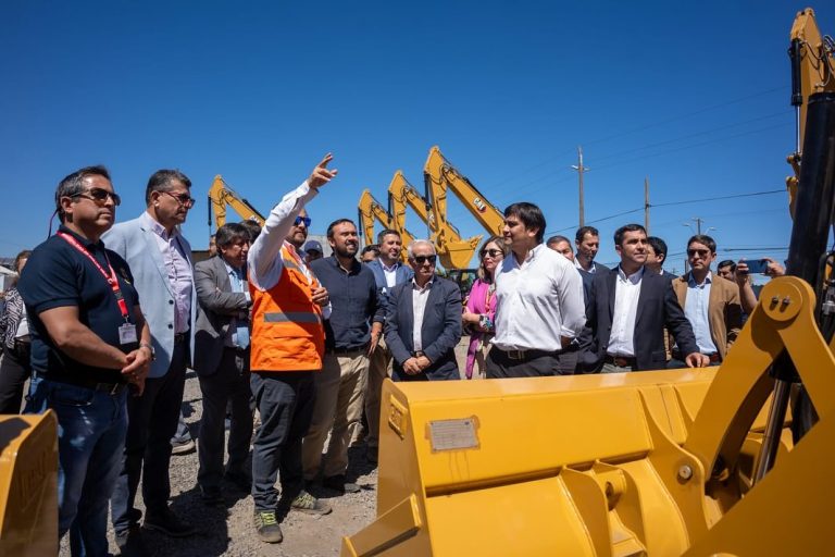 Entrega de maquinaria para Quillón: una iniciativa histórica para mejorar la infraestructura comunal