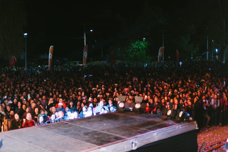 Éxito total en la primera noche del Fest Quillón 2025 con 15 mil asistentes