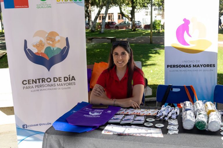 Exitosa feria informativa municipal acercó programas y servicios a la comunidad de Quillón