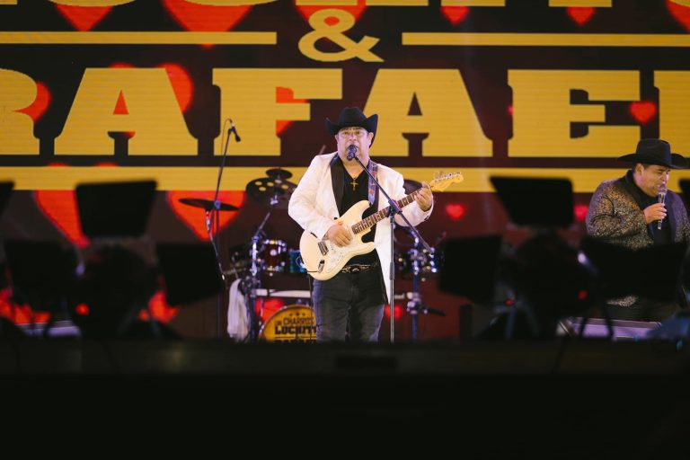 Éxito total en la primera noche del Fest Quillón 2025 con 15 mil asistentes