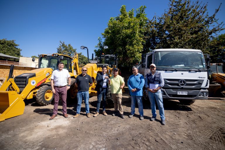 Quillón recibe y suma nueva maquinaria a su flota municipal