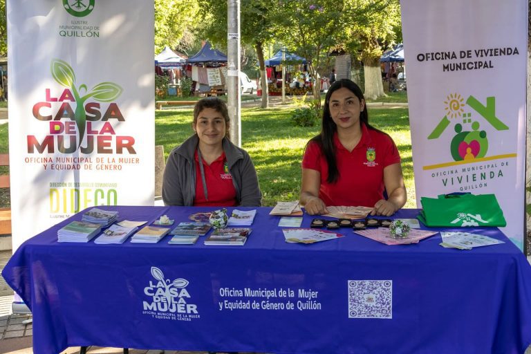 Exitosa feria informativa municipal acercó programas y servicios a la comunidad de Quillón