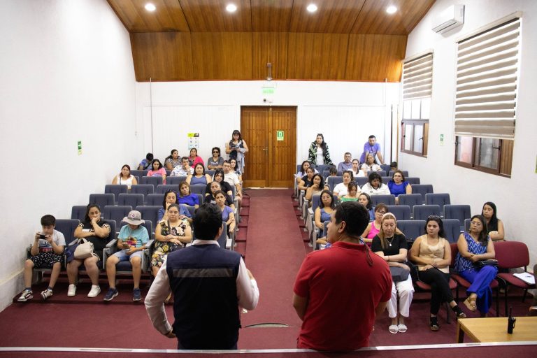 Municipalidad de Quillón y apoderados de escuela El Casino abordan temas claves en reunión informativa