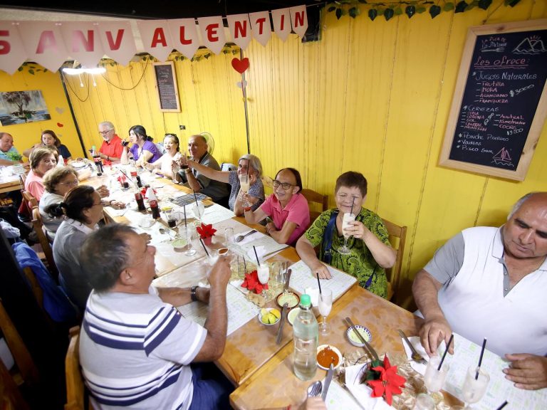 Integrantes del club de adultos mayores de Coyanco disfrutaron de un emotivo paseo por la costa