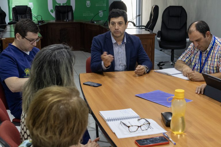 Autoridades municipales y de salud de Ñuble analizan el estado del CESFAM de Quillón