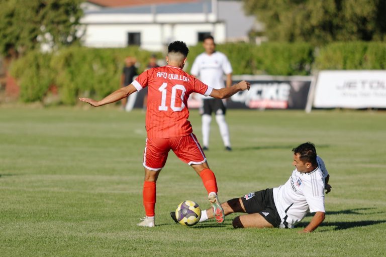 Colo-Colo Histórico visitó Quillón en su gira centenaria y se impuso ante la selección local Quillón sub 35.