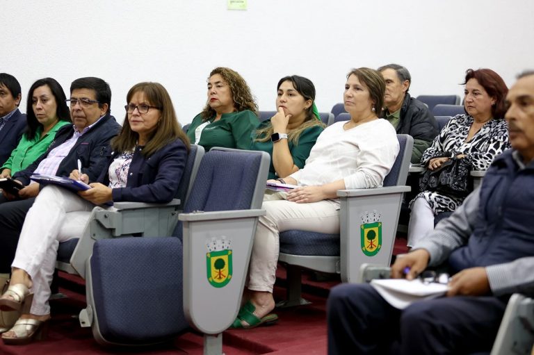 Alcalde Felipe Catalán encabeza reunión con directores de establecimientos educacionales para evaluar condiciones antes del inicio de clases