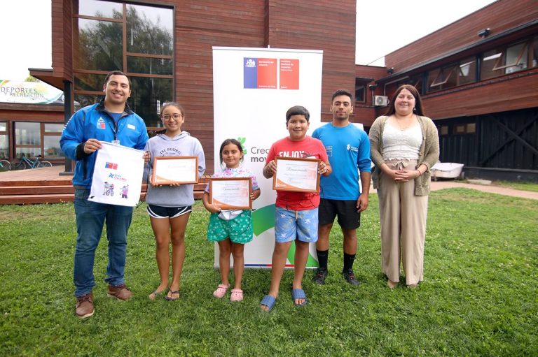 Finaliza con éxito el curso de natación en Quillón