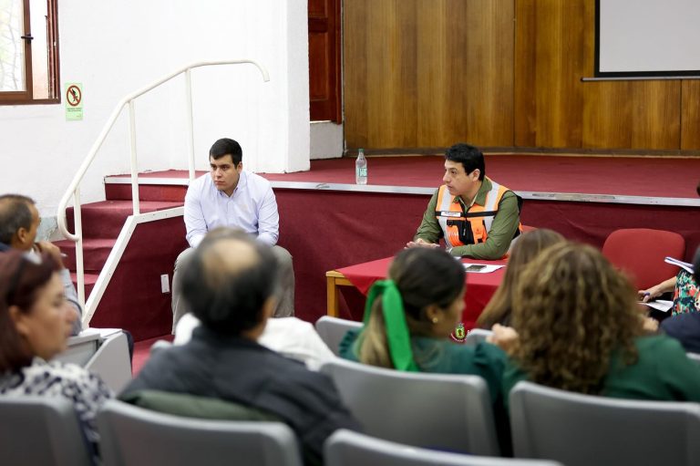 Alcalde Felipe Catalán encabeza reunión con directores de establecimientos educacionales para evaluar condiciones antes del inicio de clases