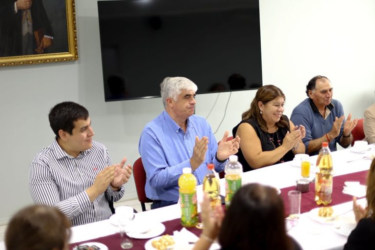 Municipalidad despide y reconoce a funcionarios de la educación que se acogen a retiro