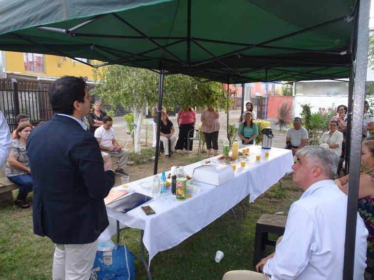 Vecinos de Villa Eben-Ezer se reúnen con autoridades municipales para conversar sobre mejoras en su sector