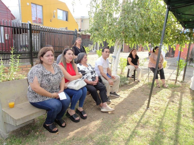 Vecinos de Villa Eben-Ezer se reúnen con autoridades municipales para conversar sobre mejoras en su sector