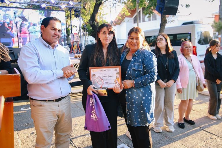 Quillón cerró el mes de la mujer con una celebración llena de arte y reconocimientos
