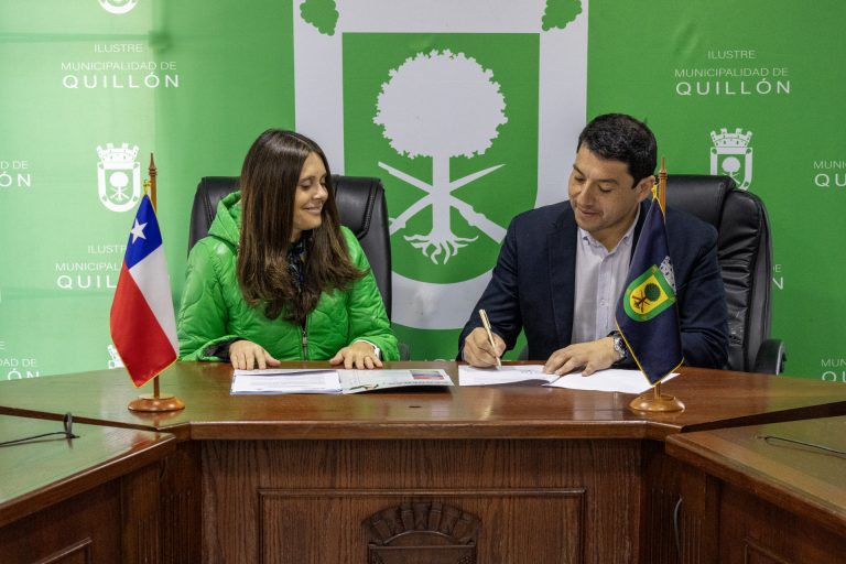 Municipalidad reafirma compromiso con la educación y firma convenio con instituto diego portales