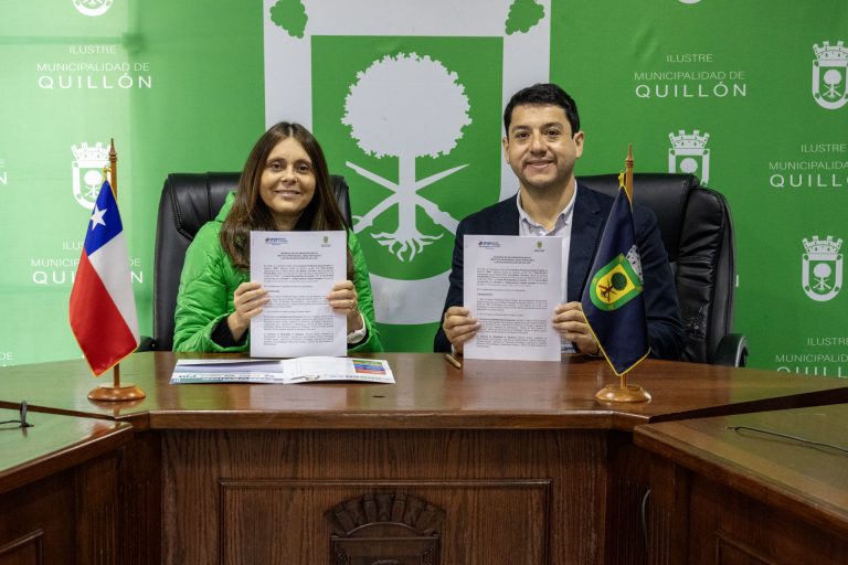 Municipalidad reafirma compromiso con la educación y firma convenio con instituto diego portales