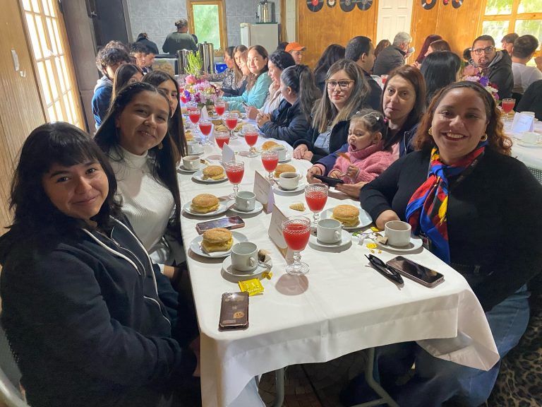 Desayuno “Jóvenes por su Futuro”