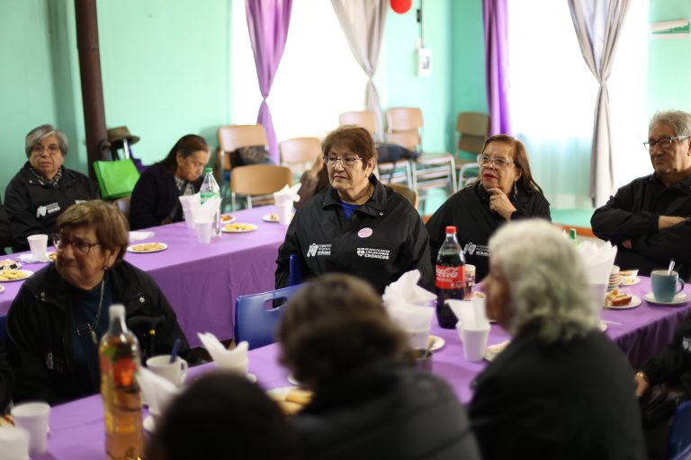 Este lunes compartimos una amena reunión con la agrupación de adultos mayores “Los Mejores Crónicos” en la sede vecinal de Villa Los Andes