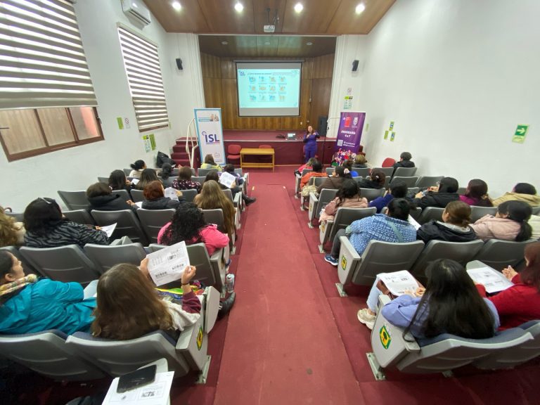 70 mujeres de los programas Jefas de Hogar y 4 a 7 dieron inicio a un nuevo ciclo de capacitaciones en Quillón