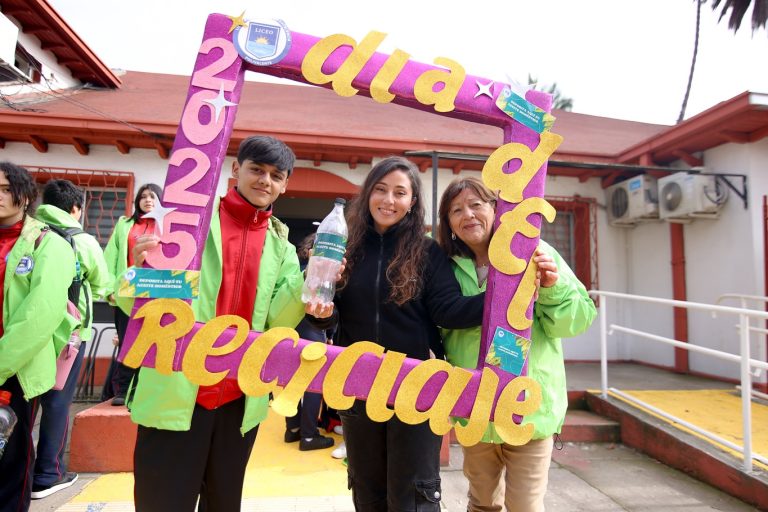 En el marco del Día Mundial del Reciclaje, estudiantes del Liceo Bicentenario Luis Cruz Martínez dieron inicio a una importante campaña de recolección de aceite doméstico usado