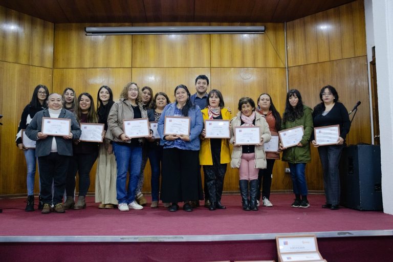 80 mujeres de nuestra comuna egresaron del Programa Mujeres Jefas de Hogar