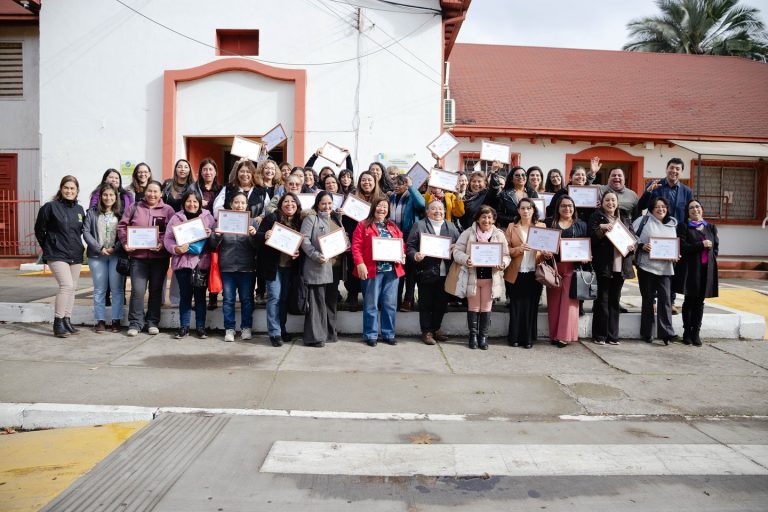 80 mujeres de nuestra comuna egresaron del Programa Mujeres Jefas de Hogar