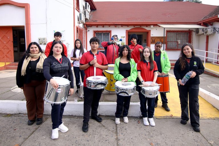 En el marco del Día Mundial del Reciclaje, estudiantes del Liceo Bicentenario Luis Cruz Martínez dieron inicio a una importante campaña de recolección de aceite doméstico usado