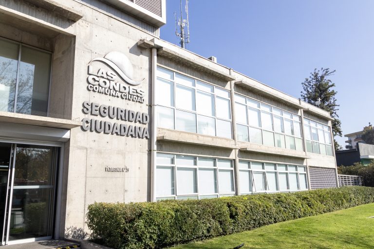 Alcalde Felipe Catalán visita Santiago y Las Condes para fortalecer la seguridad en Quillón