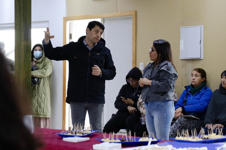 En la sede vecinal de Villa Los Almendros, vecinos de Los Almendros y El Arrayán se reunieron con el alcalde Felipe Catalán para plantear importantes preocupaciones