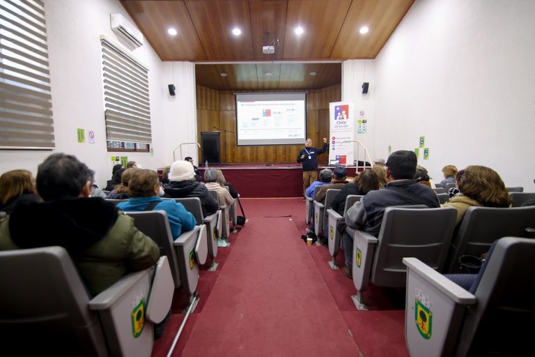 Adultos mayores de Quillón se informan sobre reforma previsional y beneficios del Estado