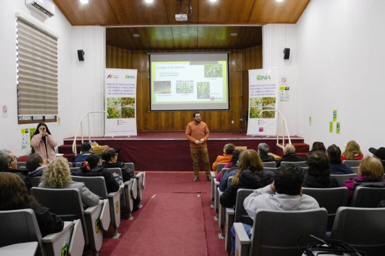 Tercera charla del ciclo INIA sobre cambio climático en frutales se realizó en Quillón