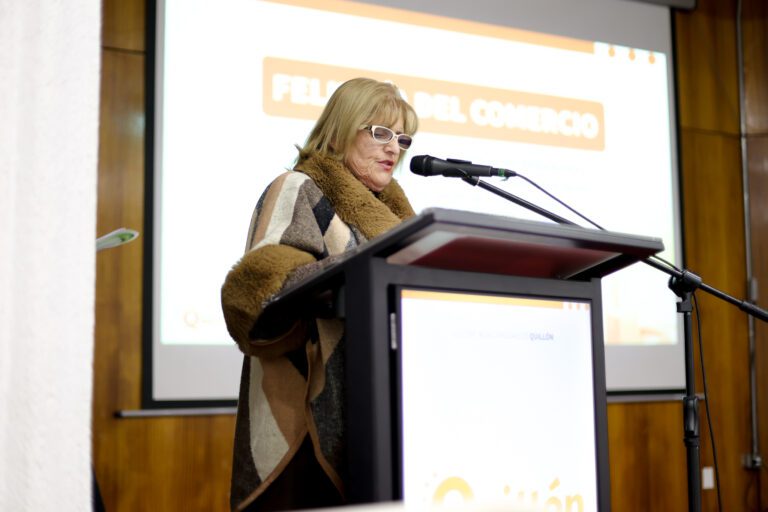 Conmemoramos el Día Nacional del Comercio junto a comerciantes y autoridades locales en una emotiva ceremonia en el salón Diego Portales