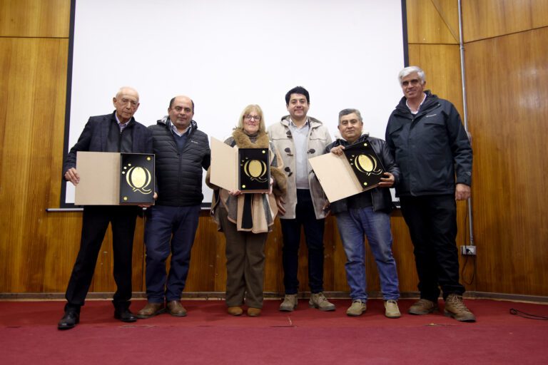 Conmemoramos el Día Nacional del Comercio junto a comerciantes y autoridades locales en una emotiva ceremonia en el salón Diego Portales