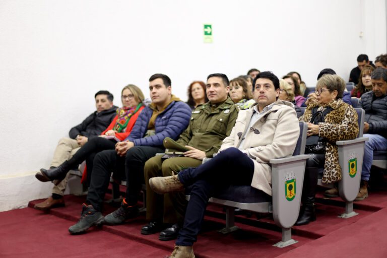 Conmemoramos el Día Nacional del Comercio junto a comerciantes y autoridades locales en una emotiva ceremonia en el salón Diego Portales